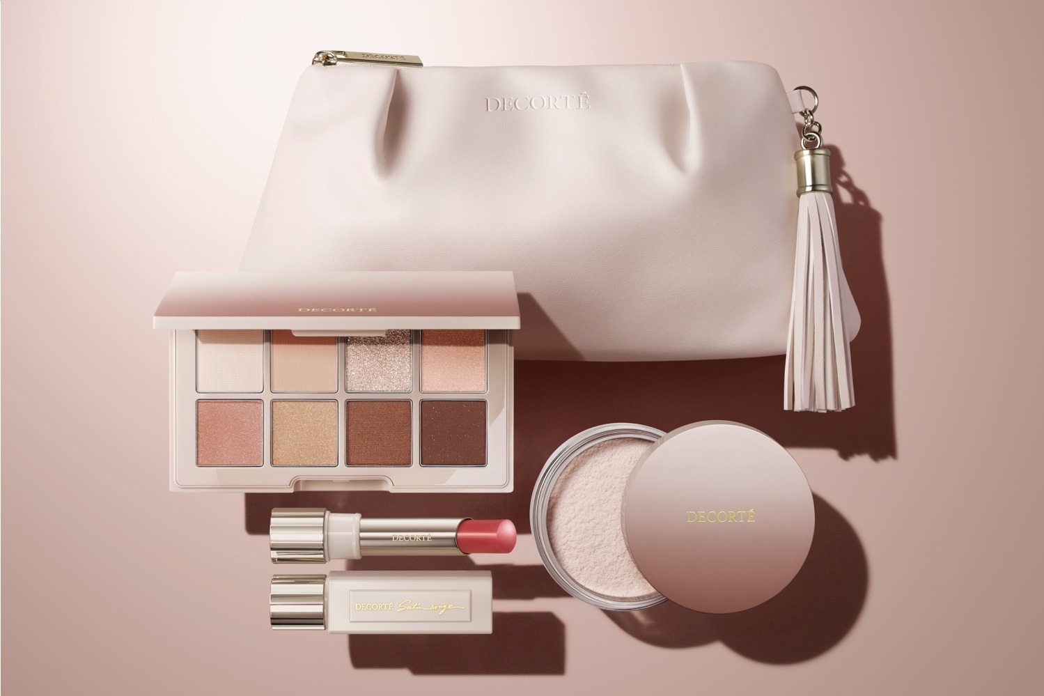 コスメデコルテ2022年クリスマスコフレ、洗練ベージュのコスメキット