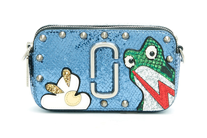 マーク ジェイコブスの新作バッグ＆シューズ、カエルやキノコでポップ