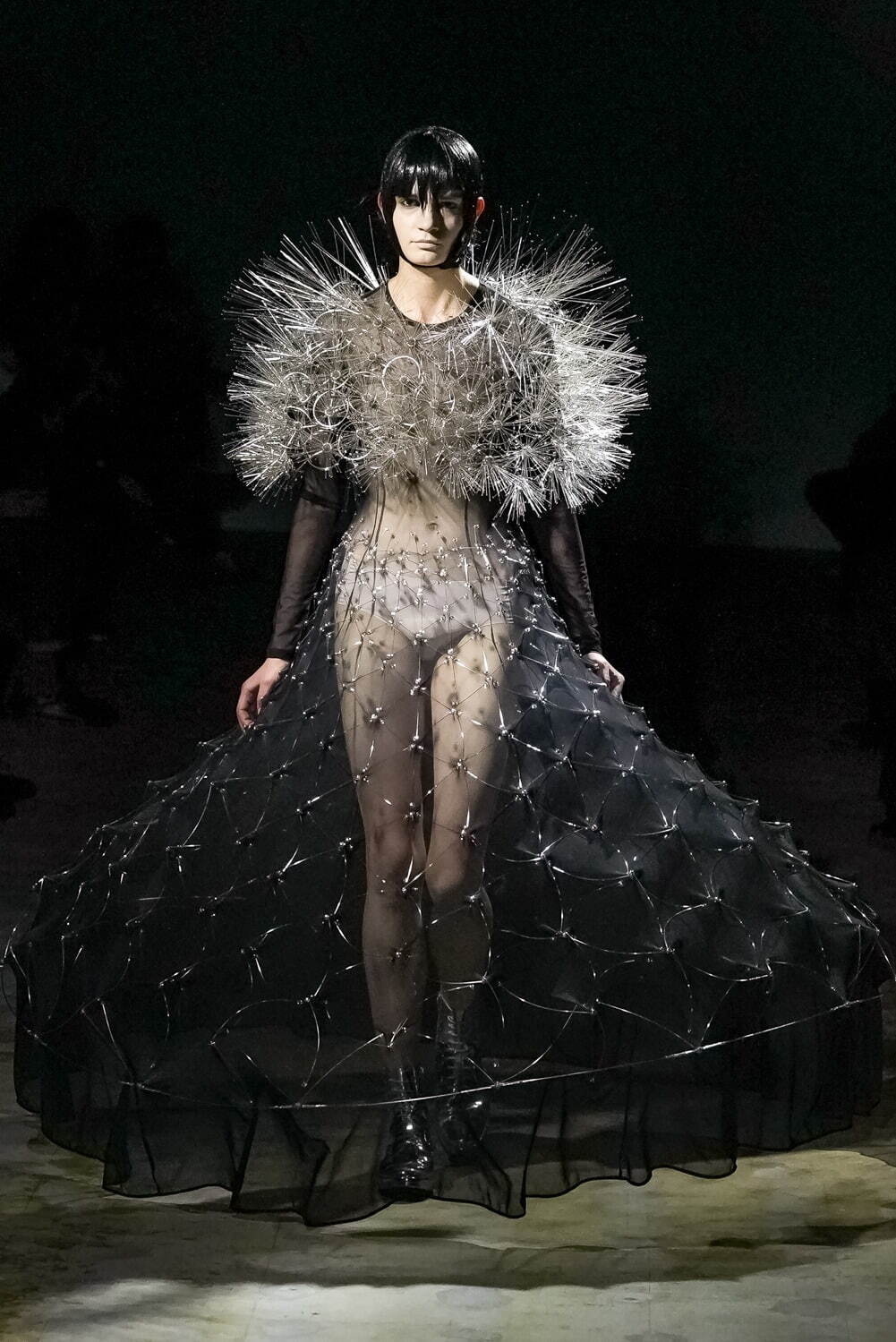 ノワール ケイ ニノミヤ 2021-22年秋冬コレクション - 漆黒に放つ