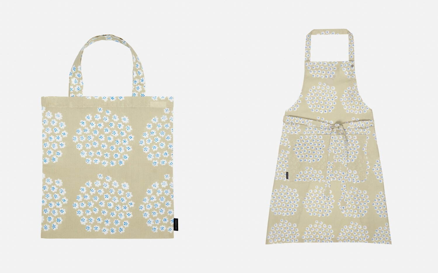 マリメッコ“花束”プリントの「プケッティ」ブルー×ホワイトの花が咲く