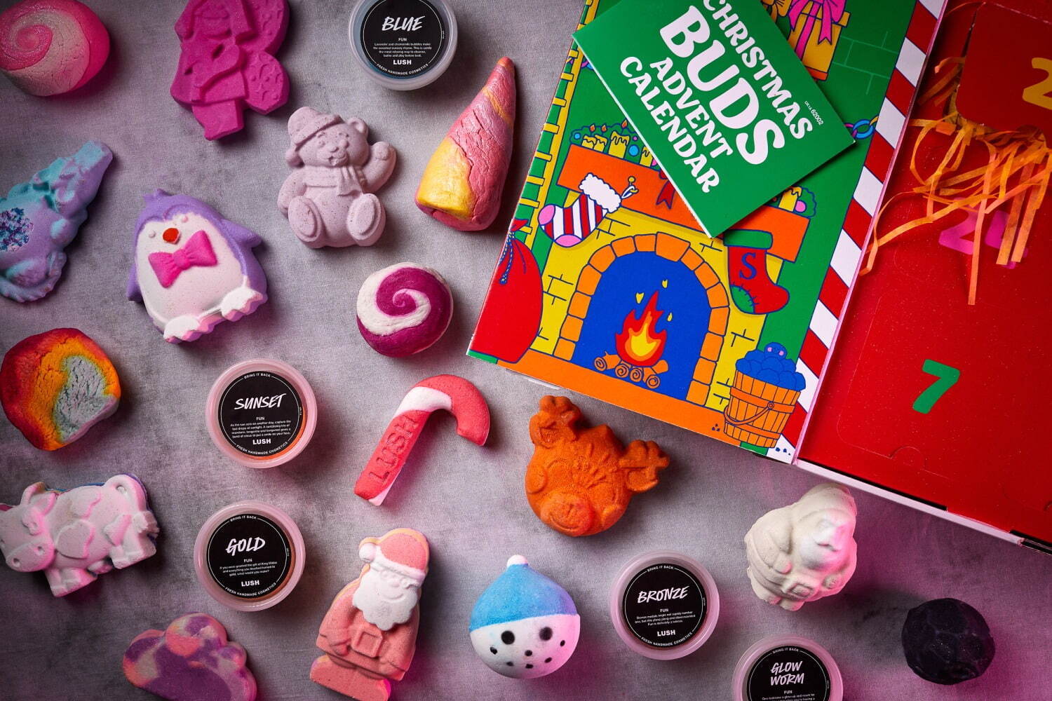 ラッシュ23年クリスマスコフレ、サンタのバスボム入り“ドールハウス型