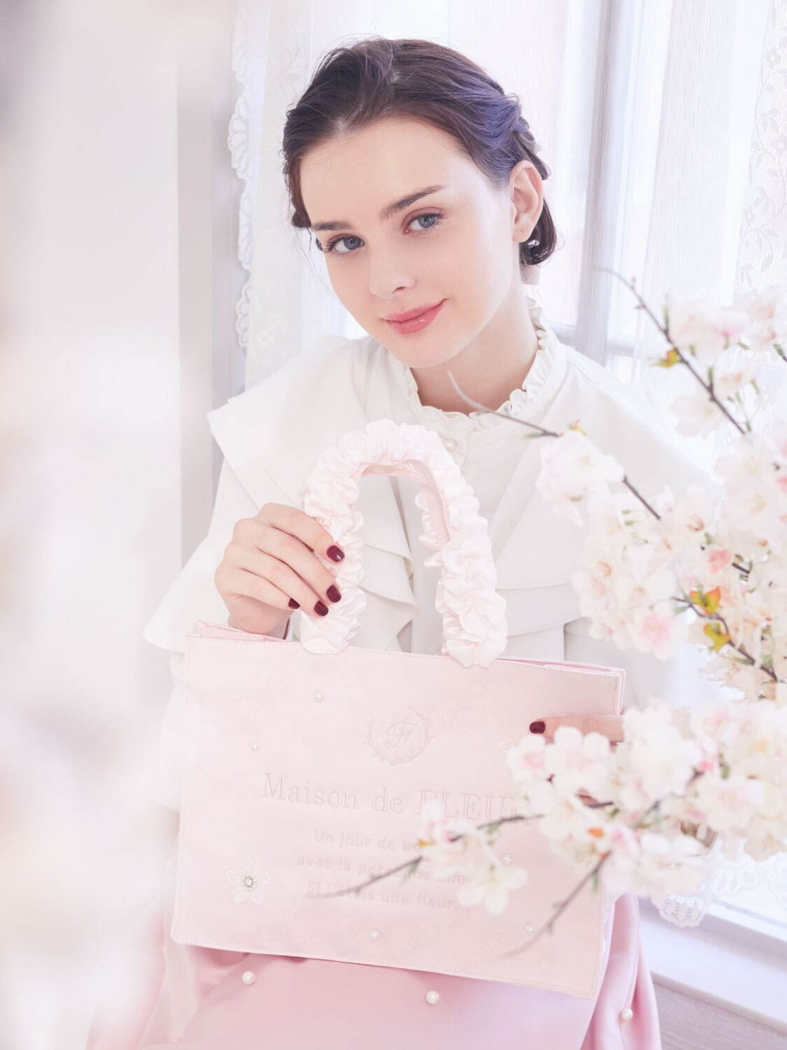 メゾン ド フルール「サクラコレクション」桜刺繍やパールを配した