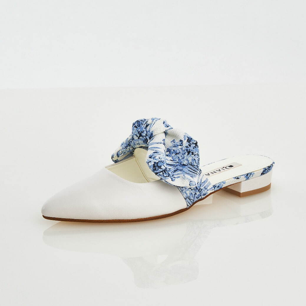 ダイアナ“ゴッホの名画”テーマの24年春夏シューズ＆バッグ、青い