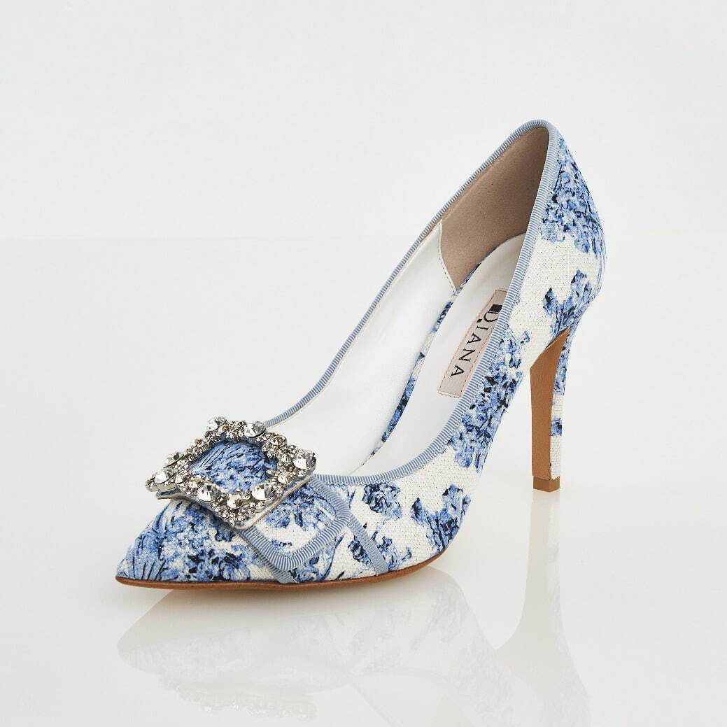 ダイアナ“ゴッホの名画”テーマの24年春夏シューズ＆バッグ、青い