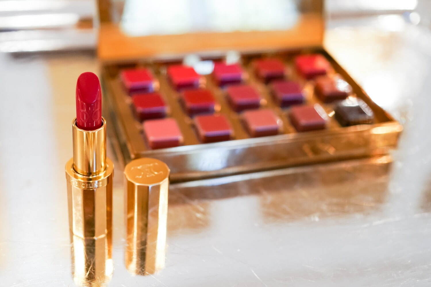 セリーヌ初のコスメライン「セリーヌ ボーテ」誕生、第1弾はクラシック