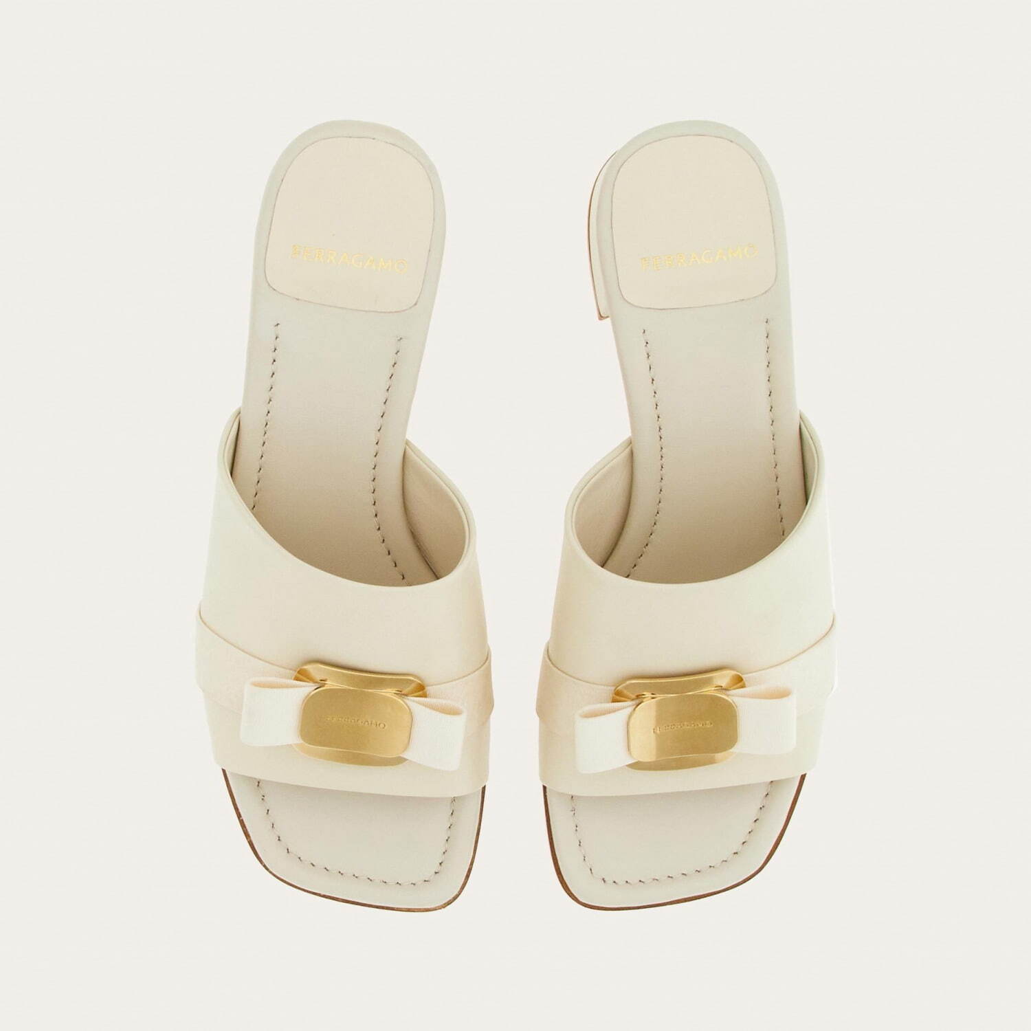 フェラガモ24年春夏新作サンダル、“リボン”モチーフのミュールやメタル