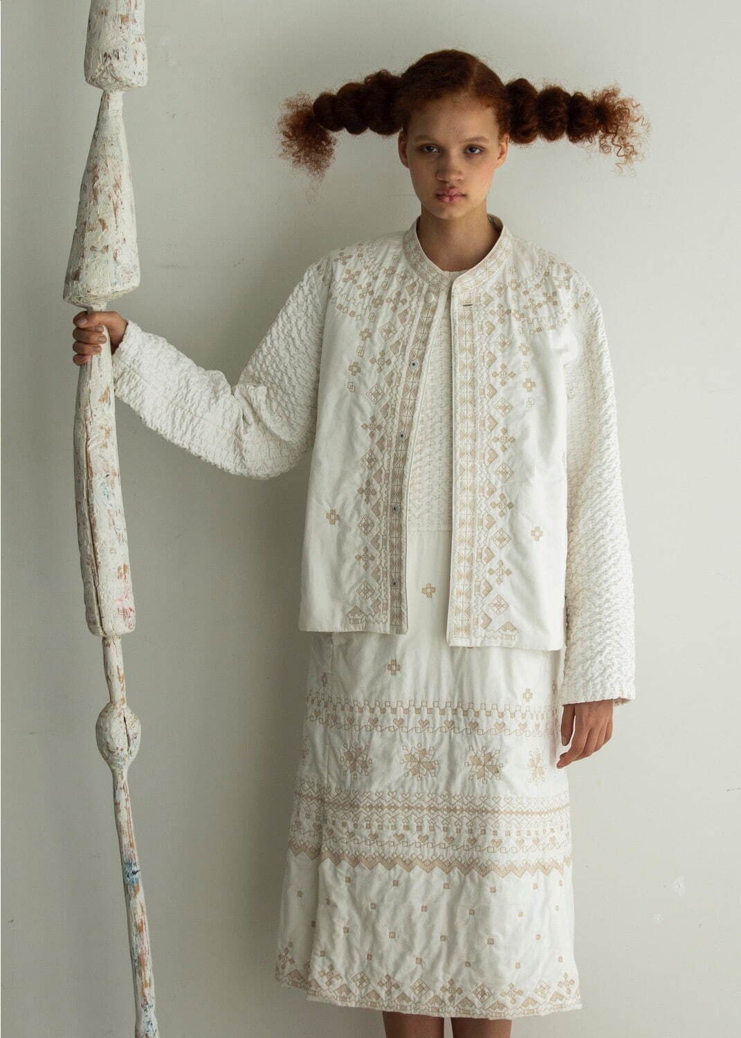 HaaT、インドの伝統刺繍「ビリ」を紹介する展示がイッセイ ミヤケ