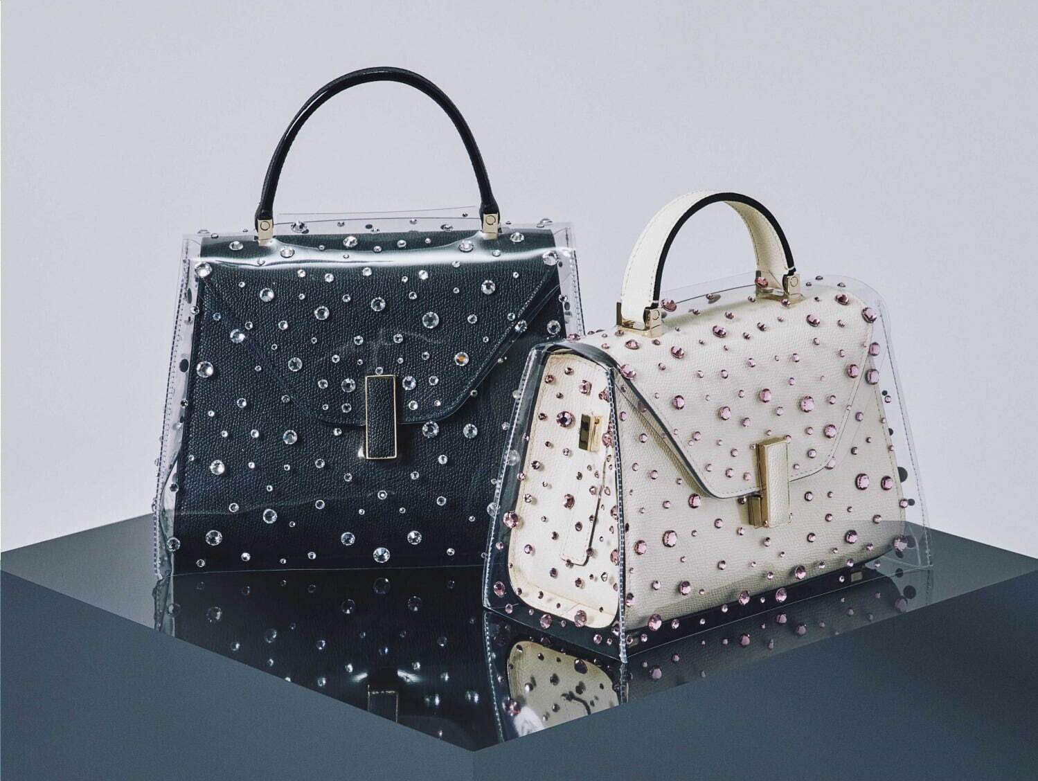 ヴァレクストラのアイコンバッグ「イジィデ」“ラインストーン煌めく