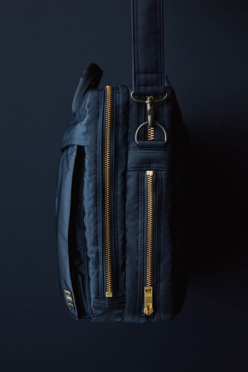 ポーターのバッグ「タンカー」深みのある“鉄紺”アイアンブルーの