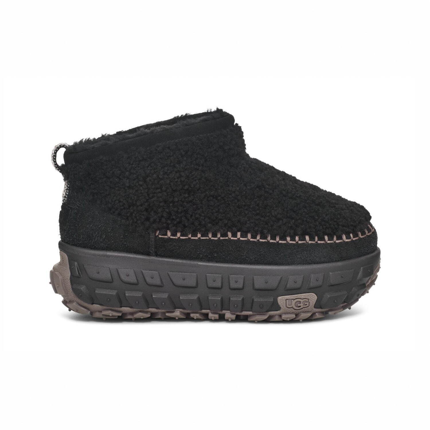 UGGのシューズ「ベンチャー デイズ」24年秋、“もこもこ”シープスキン