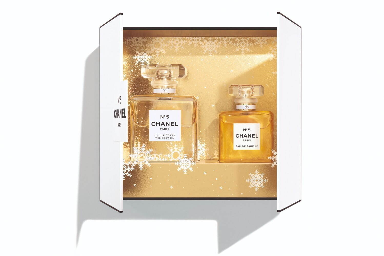 シャネル N°5の2024年クリスマスコフレ、“雪の結晶”デザインの限定