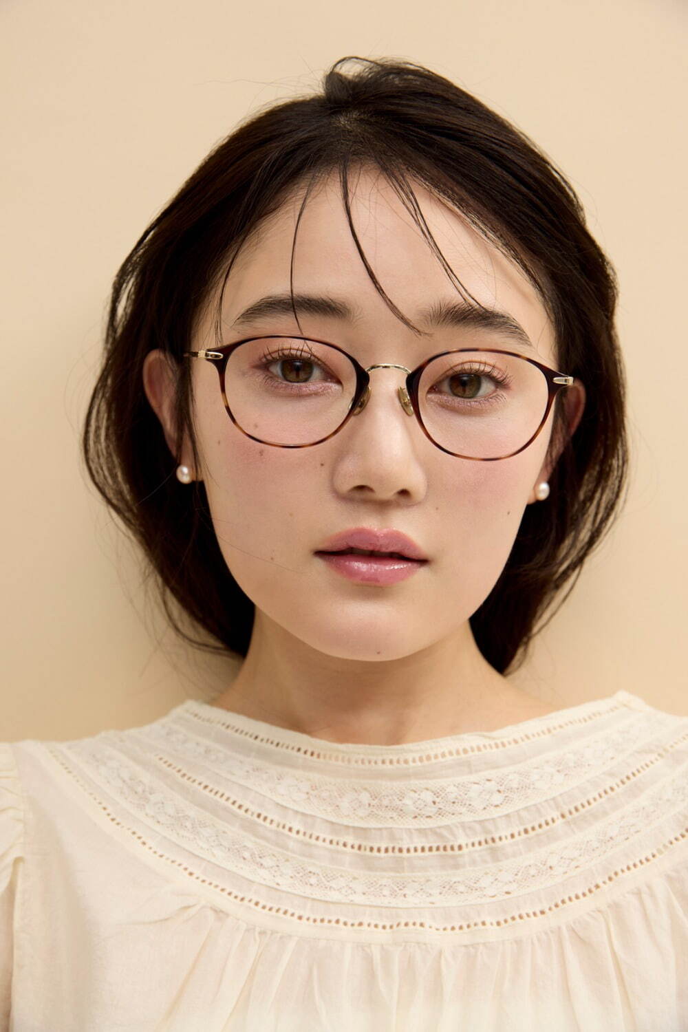 JINS「黄金比アイウエア」メガネをかけるだけで中顔面短縮！“バランス