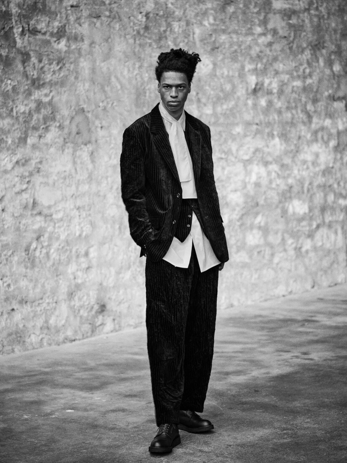 ワイズフォーメン25年秋冬、墨染めリネンウールやストライプ柄