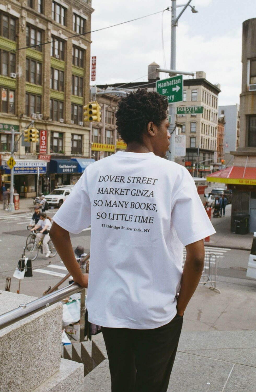 ドーバー 銀座限定Tシャツ“犬”に見立てた文字グラフィック＆KYNEの