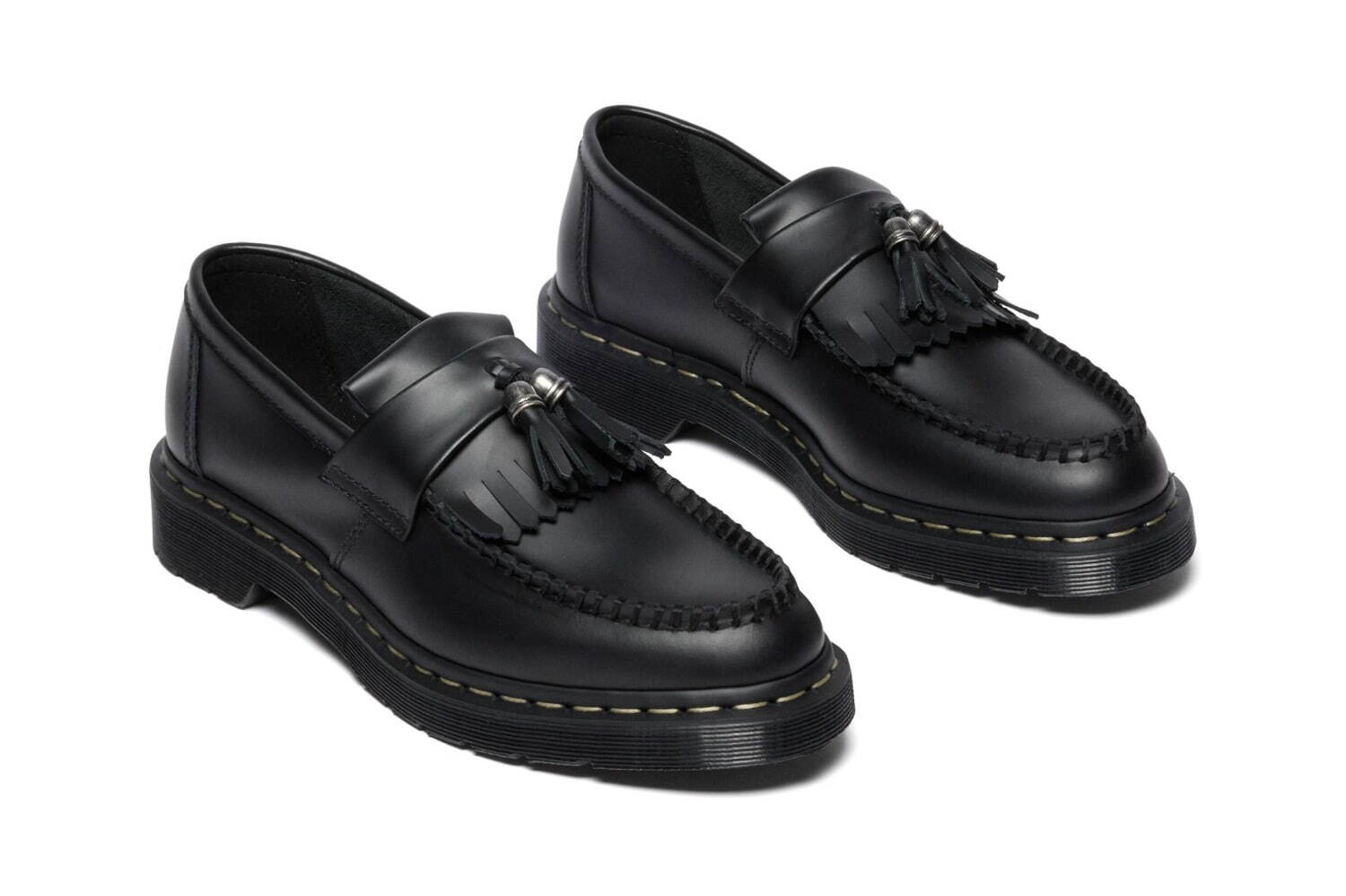 ドクターマーチンのローファー「エイドリアン」“レッド覗く”タッセル