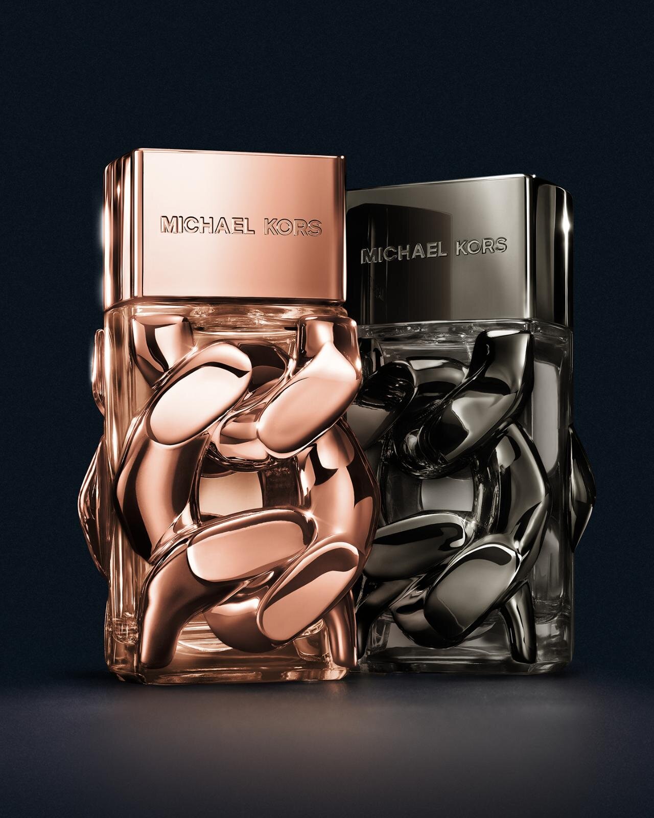 マイケル・コース25年冬フレグランス、“チェーンボトル入り”ローズや