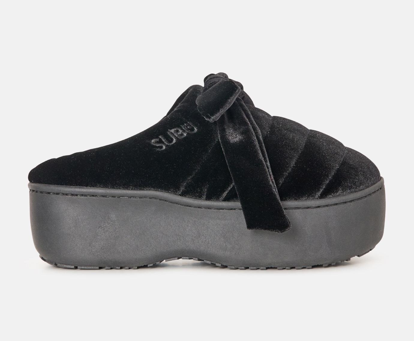 ぬいぐるみ風”ファー＆ベルベットリボンの厚底サンダル、スブ×ルシェル