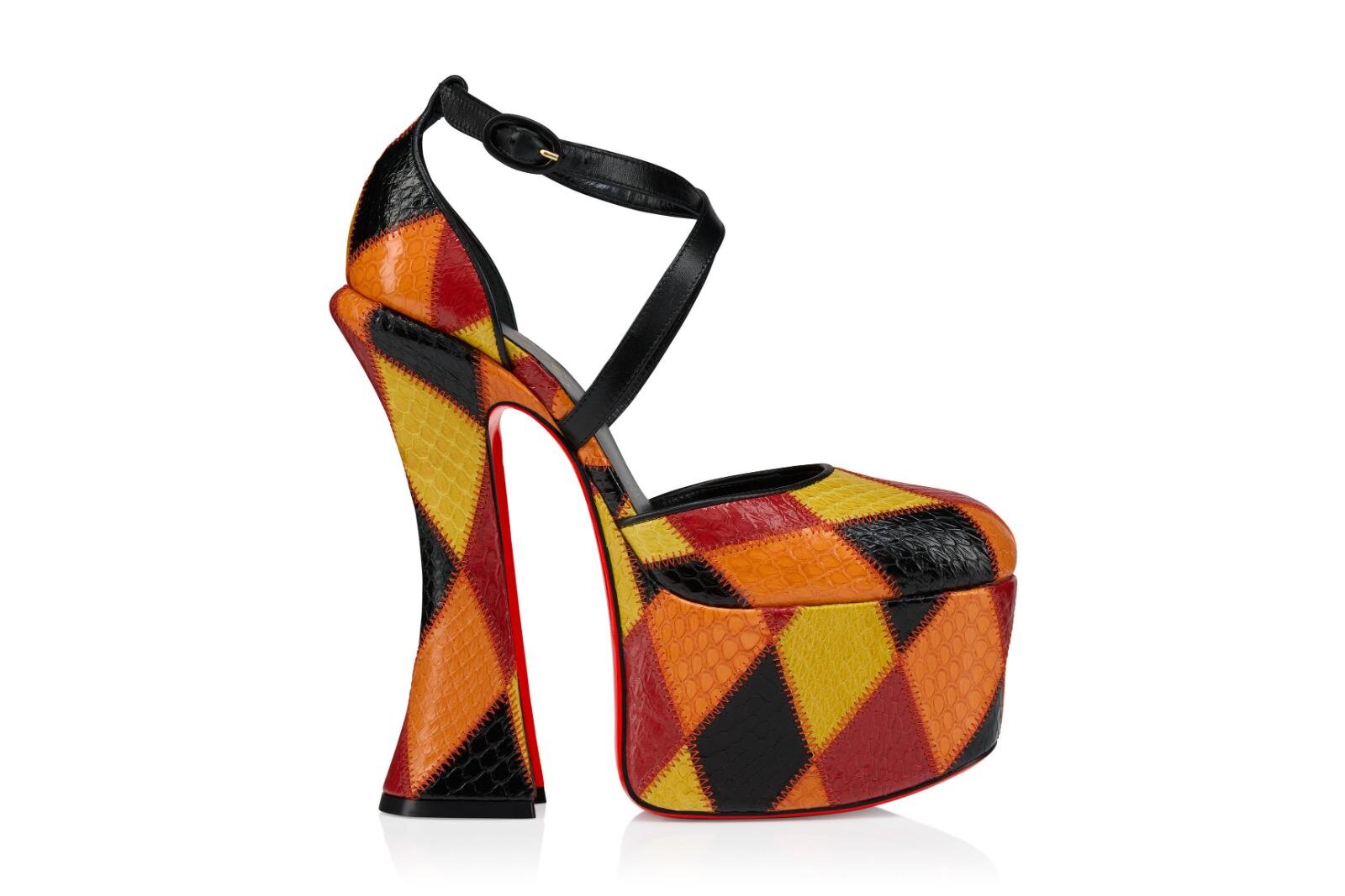 クリスチャン ルブタン26年春ウィメンズ、‟サーカス”着想の厚底ブーツ