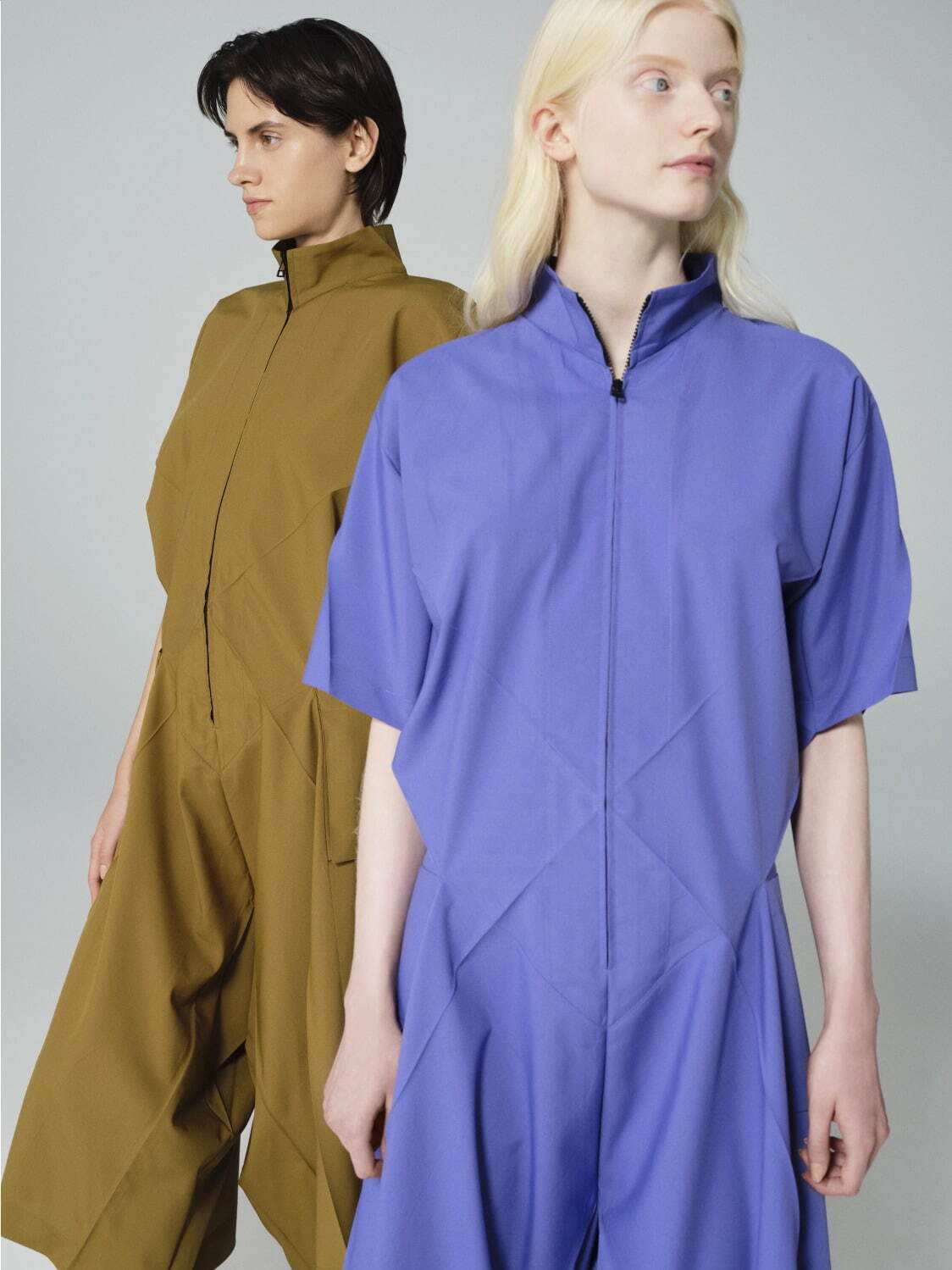 132 5. イッセイ ミヤケ“半分の立方体を繋げた”ジャンプスーツ＆袖が