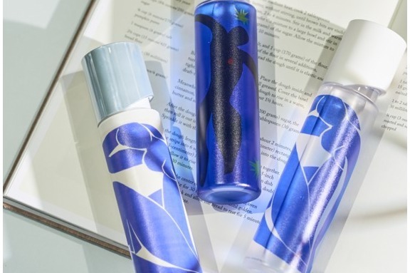 オルビス「ハローキティ」デザインの化粧水つめかえボトル、りんご