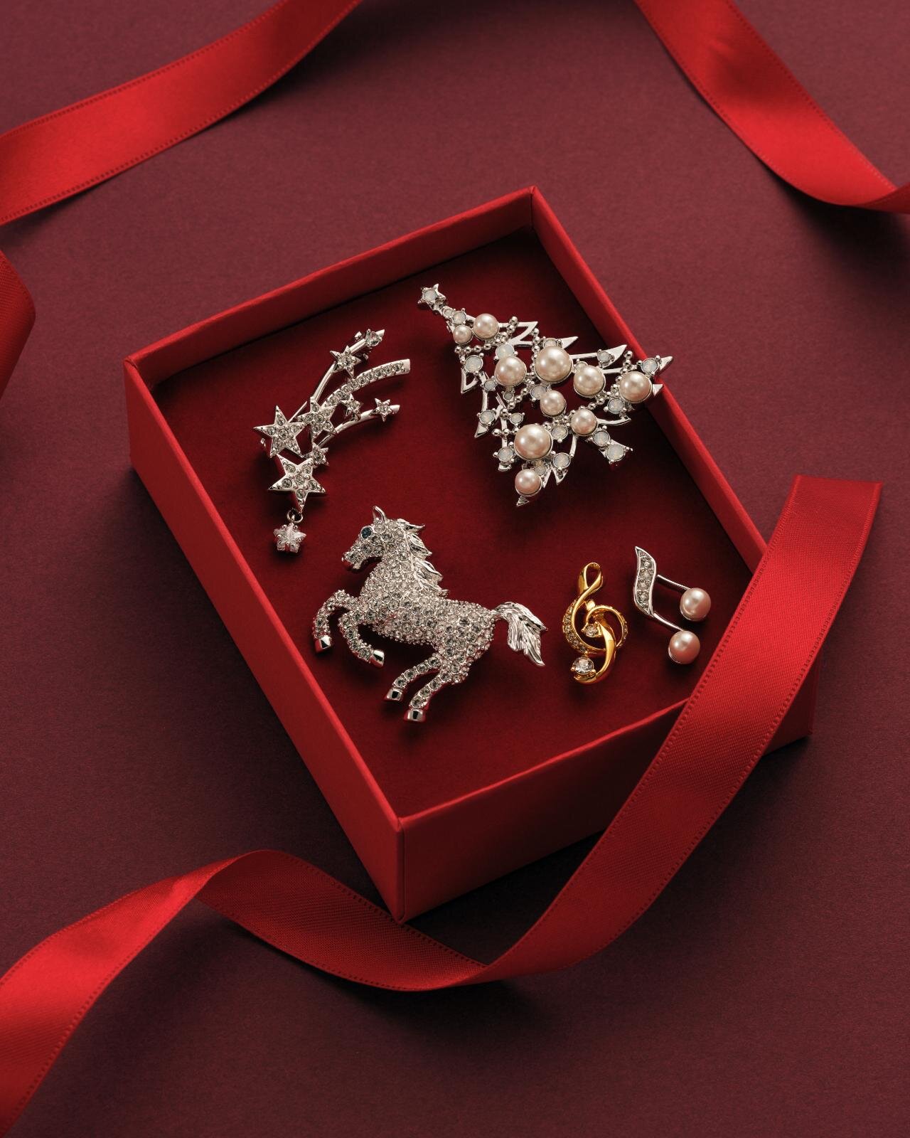 ヴァンドームブティックのクリスマスアクセサリー、“パールの雪降る