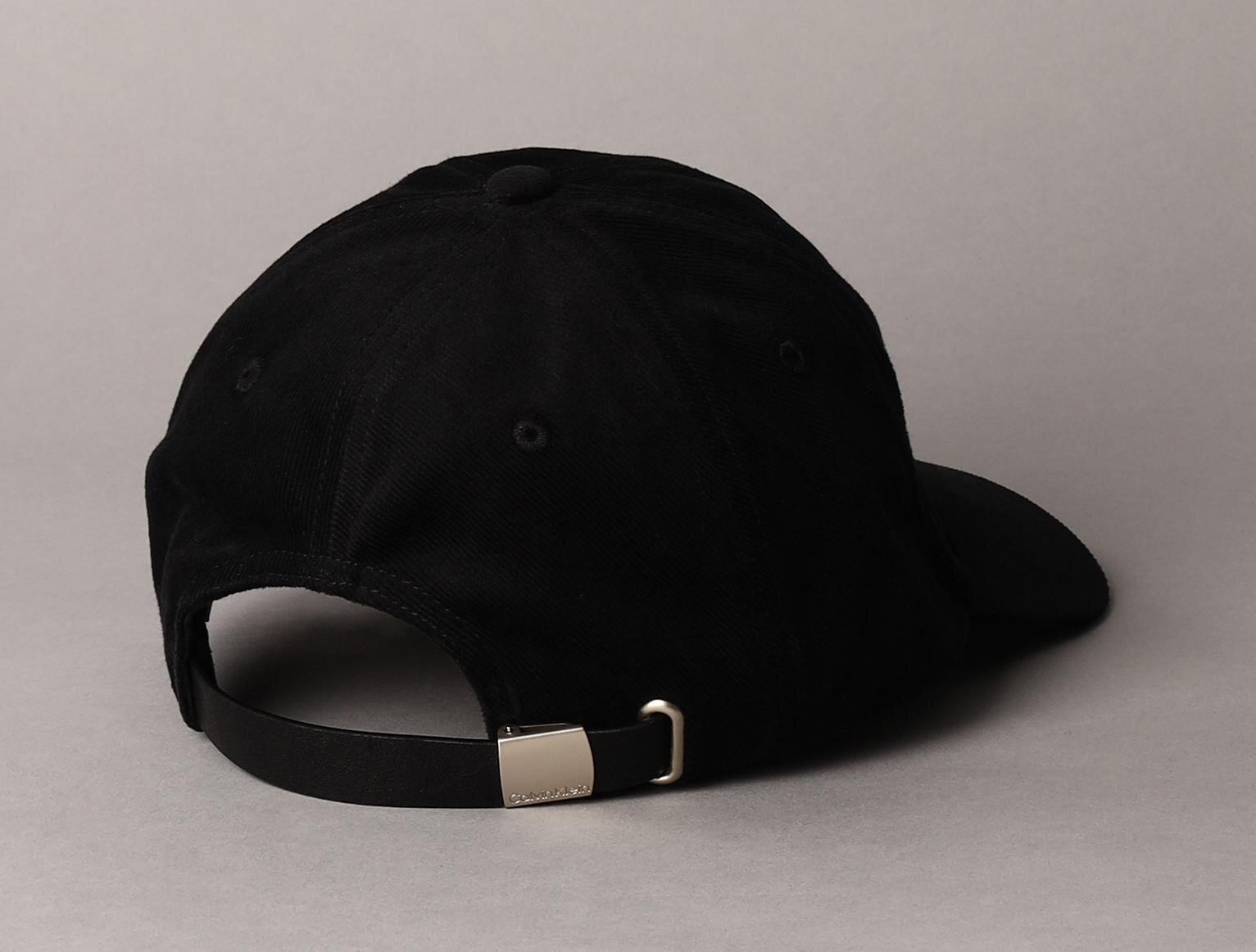 カルバン・クライン“CK Tokyo”刺繍入りの限定ベースボールキャップ