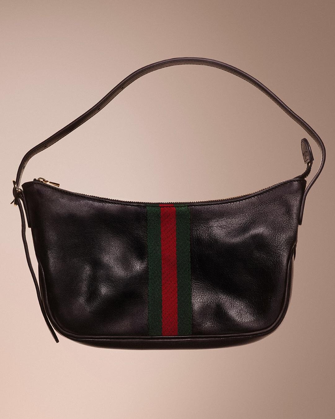 グッチのヴィンテージ風「バンブー」バッグ＆“かかとを踏んで履ける