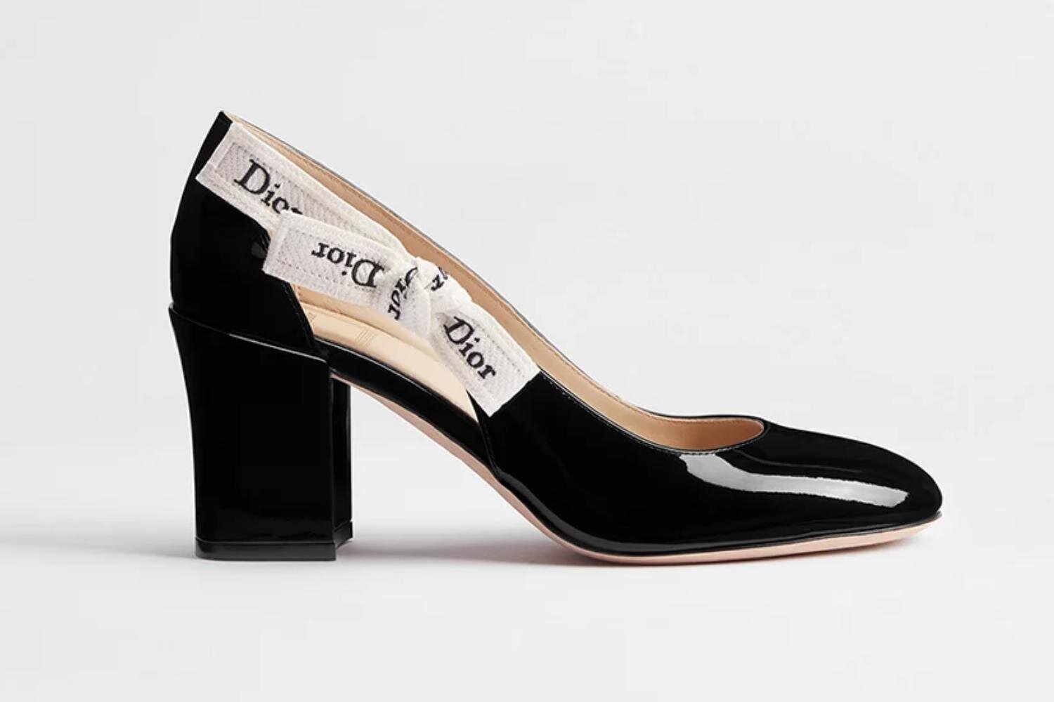 ディオールのパンプス「J'ADIOR」登場 - ロゴ刺繍のリボンストラップ