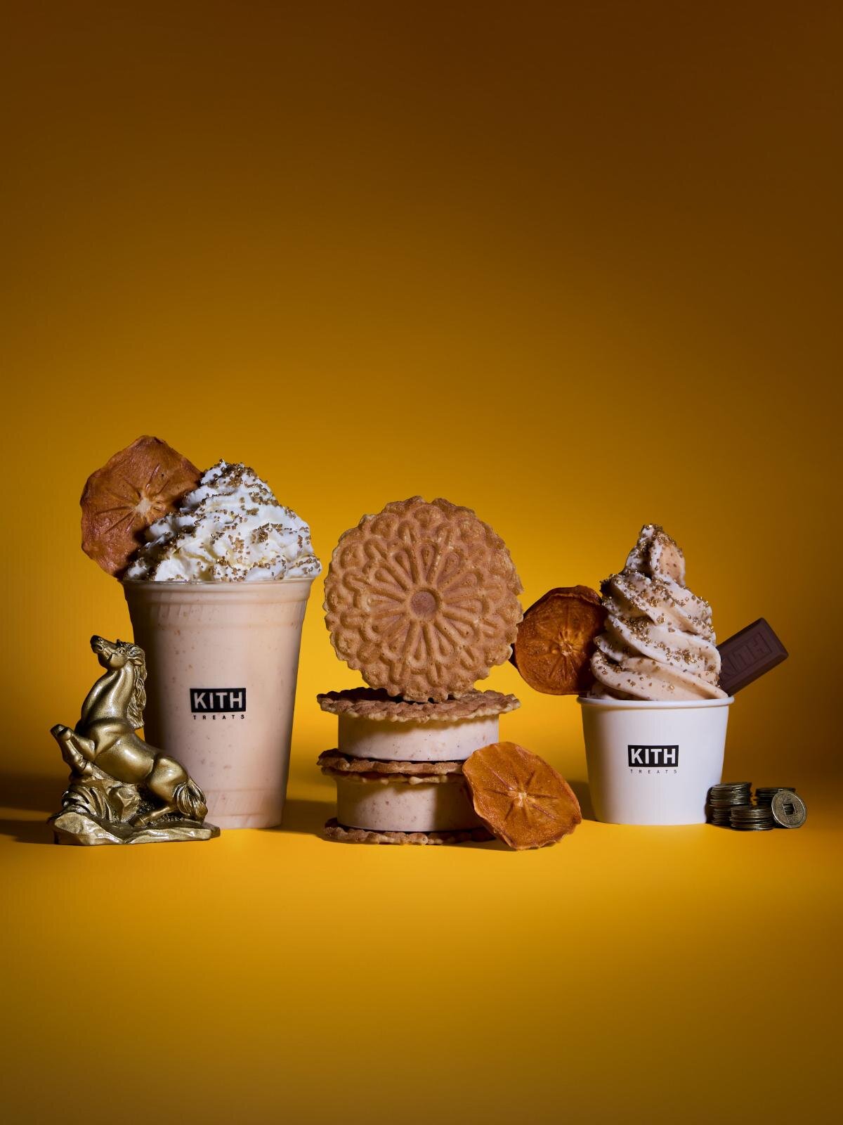 キス トリーツ”馬”モチーフの紅白Tシャツや麻雀セット、とろける柿