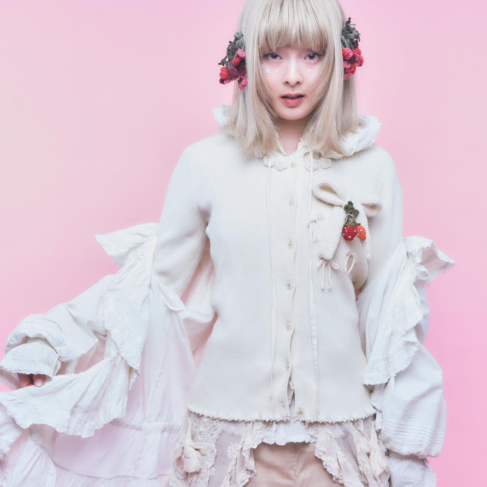 写真71/89｜ピンクハウスポッシュの1点物ウェア、“ニットリボン”並ぶ