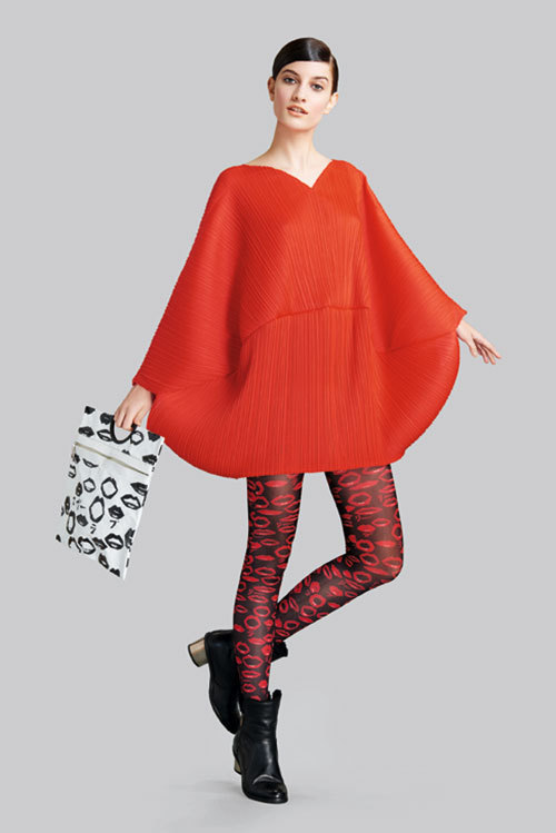 プリーツ プリーズ イッセイ ミヤケ10月の新作、恋する喜びを表現した