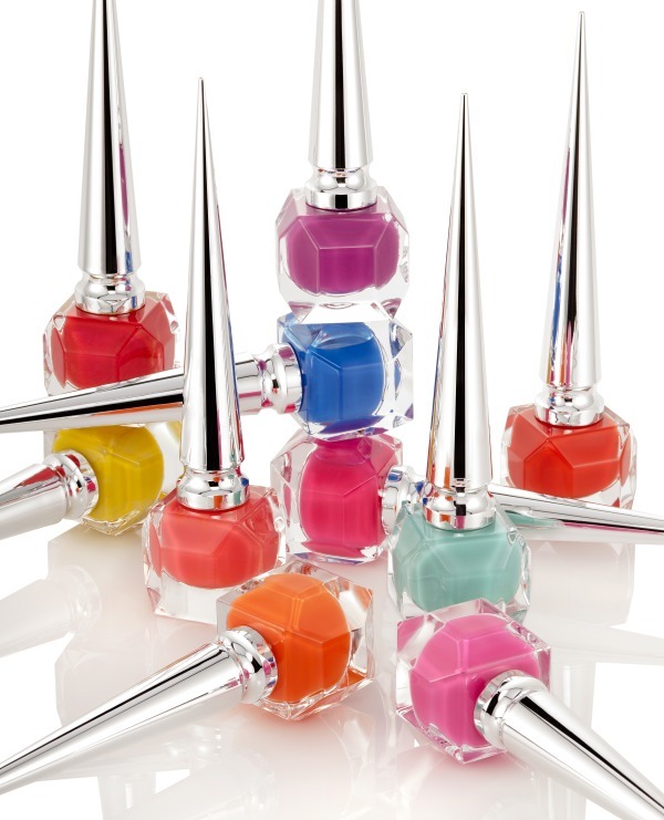 クリスチャン ルブタンのネイルカラー特集、“レッドソール”を手元で