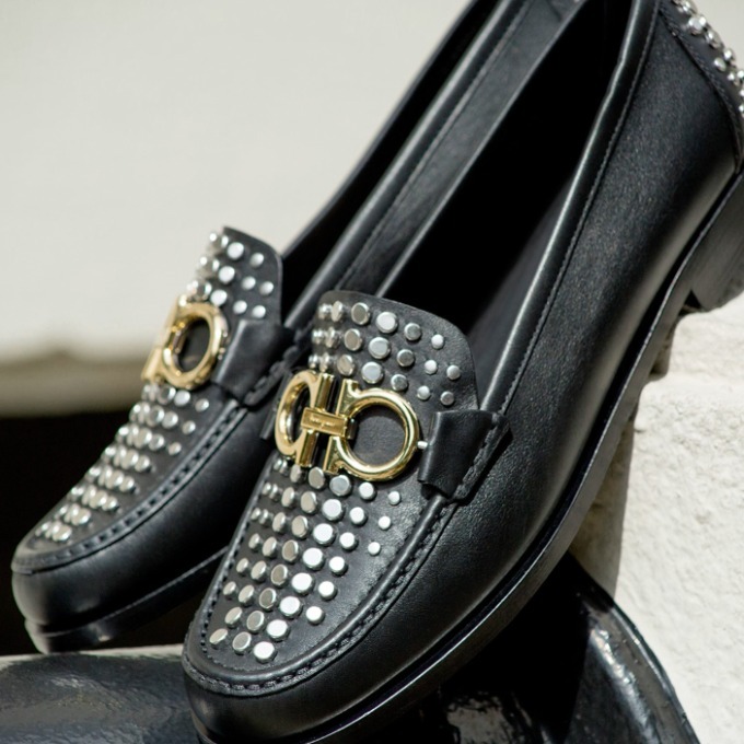 サルヴァトーレ フェラガモの新作ローファー、