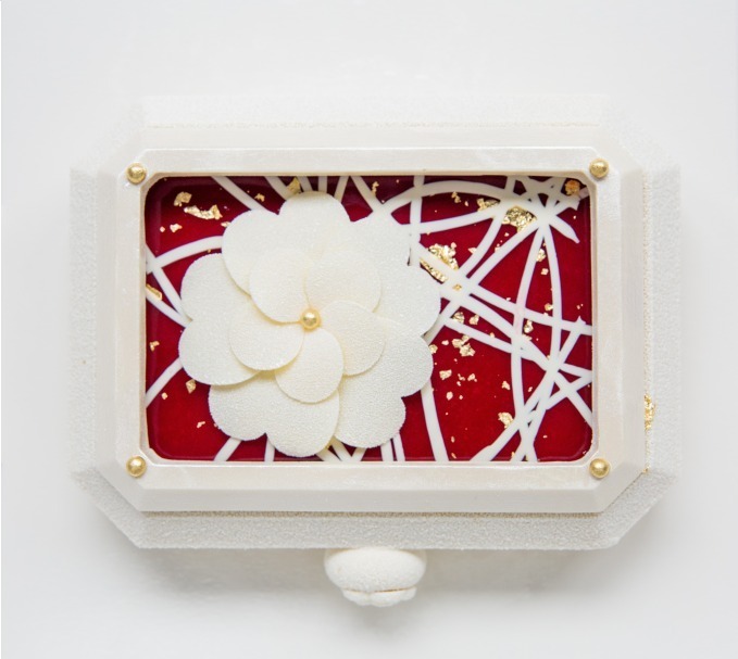 ベージュ アラン・デュカス 東京、シャネルの腕時計「プルミエール」を