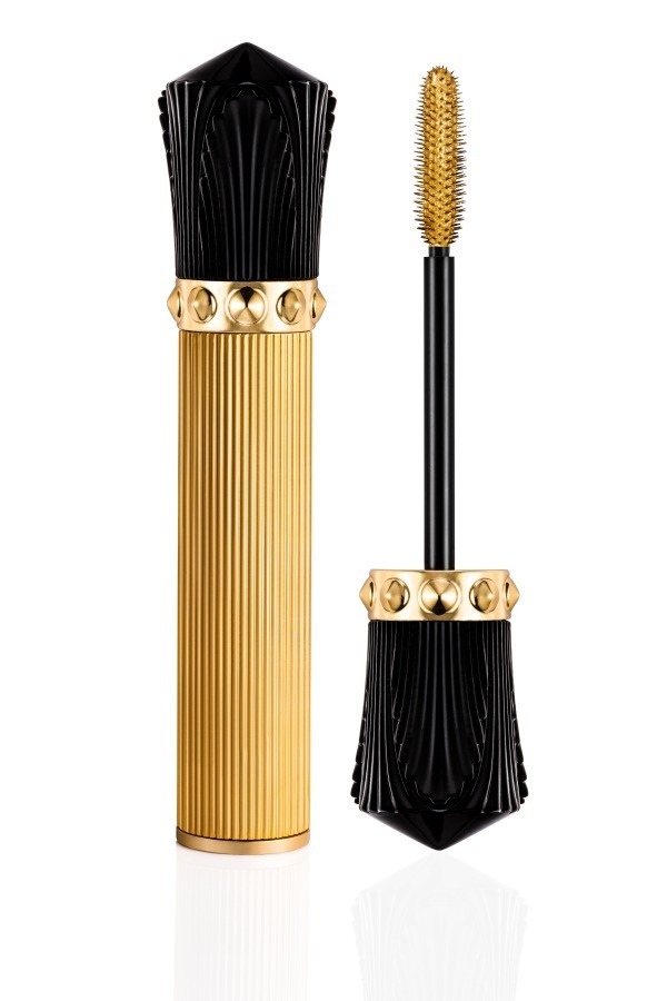 クリスチャン ルブタンのクリスマス「ゴールド」の大粒ラメ入りネイル