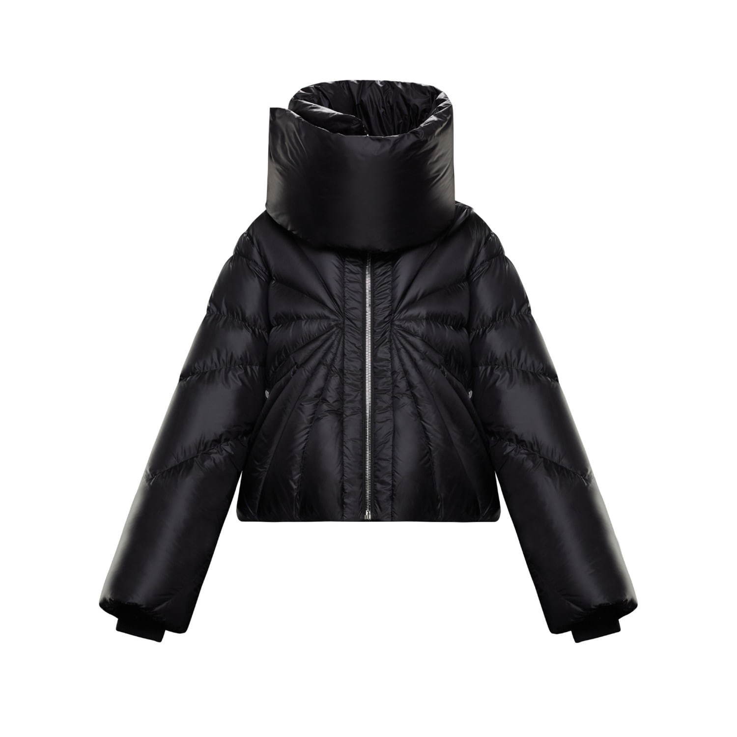 モンクレール + リック・オウエンス」のダウンジャケット、光線