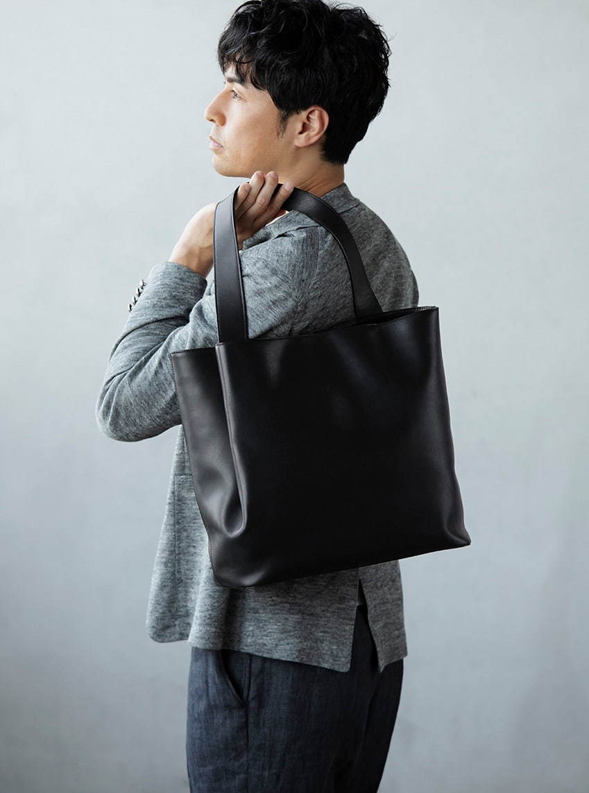 土屋鞄製造所の新作「ナミ(Nami)」革を折り重ねた“タックポケット”付き