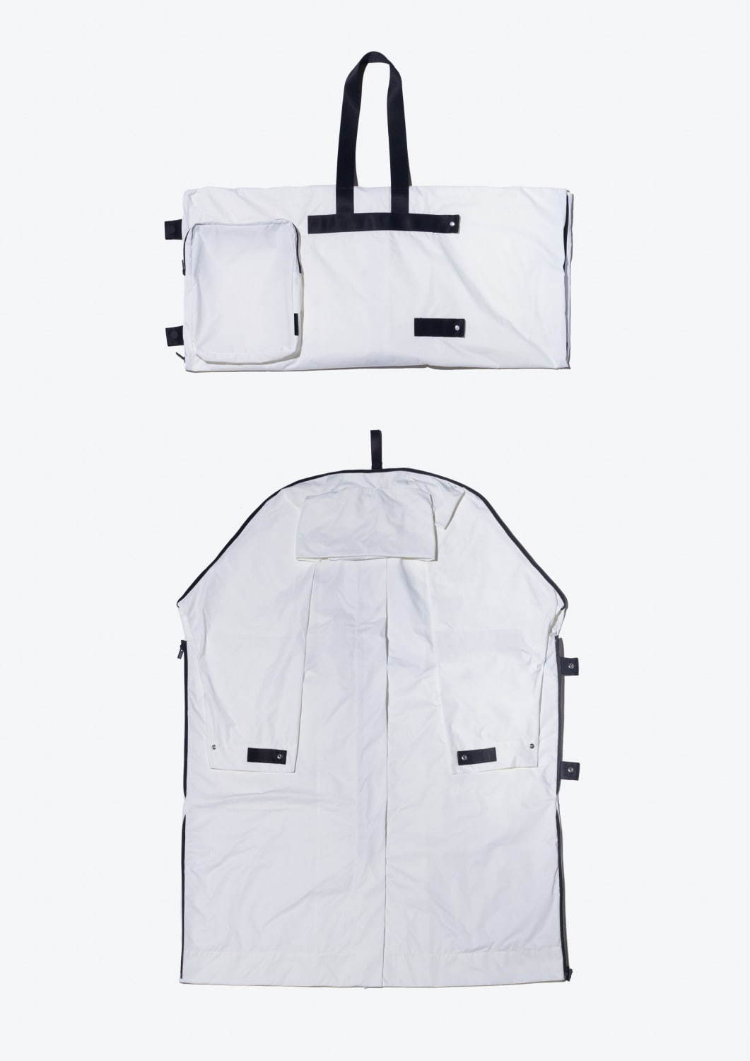 イッセイ ミヤケの“小さく畳める”新作ウェア、服＆バッグを掛け合わせ