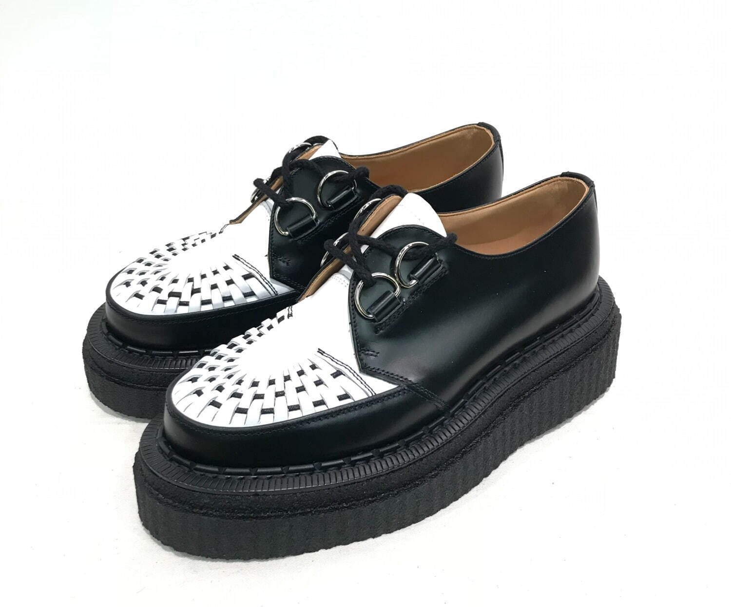 sacai×ジョージコックス“厚底”ダブルソールシューズ、アッパーに