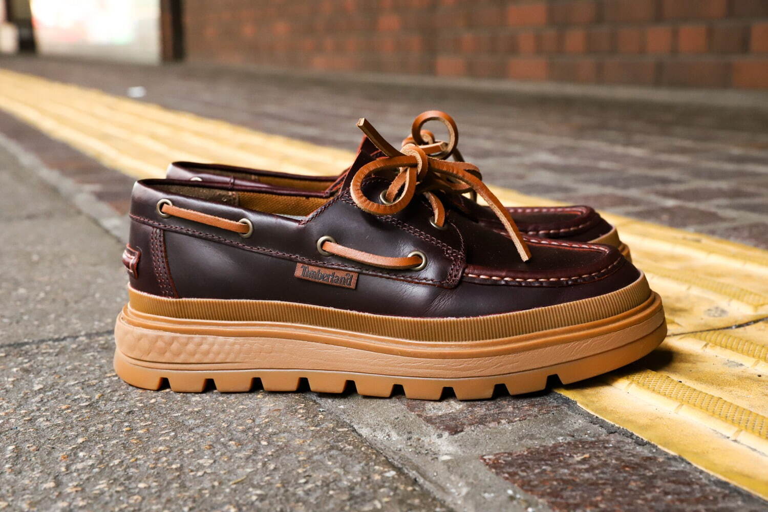 ティンバーランド定番モカシン「スリーアイクラシックラグ」新ソールで
