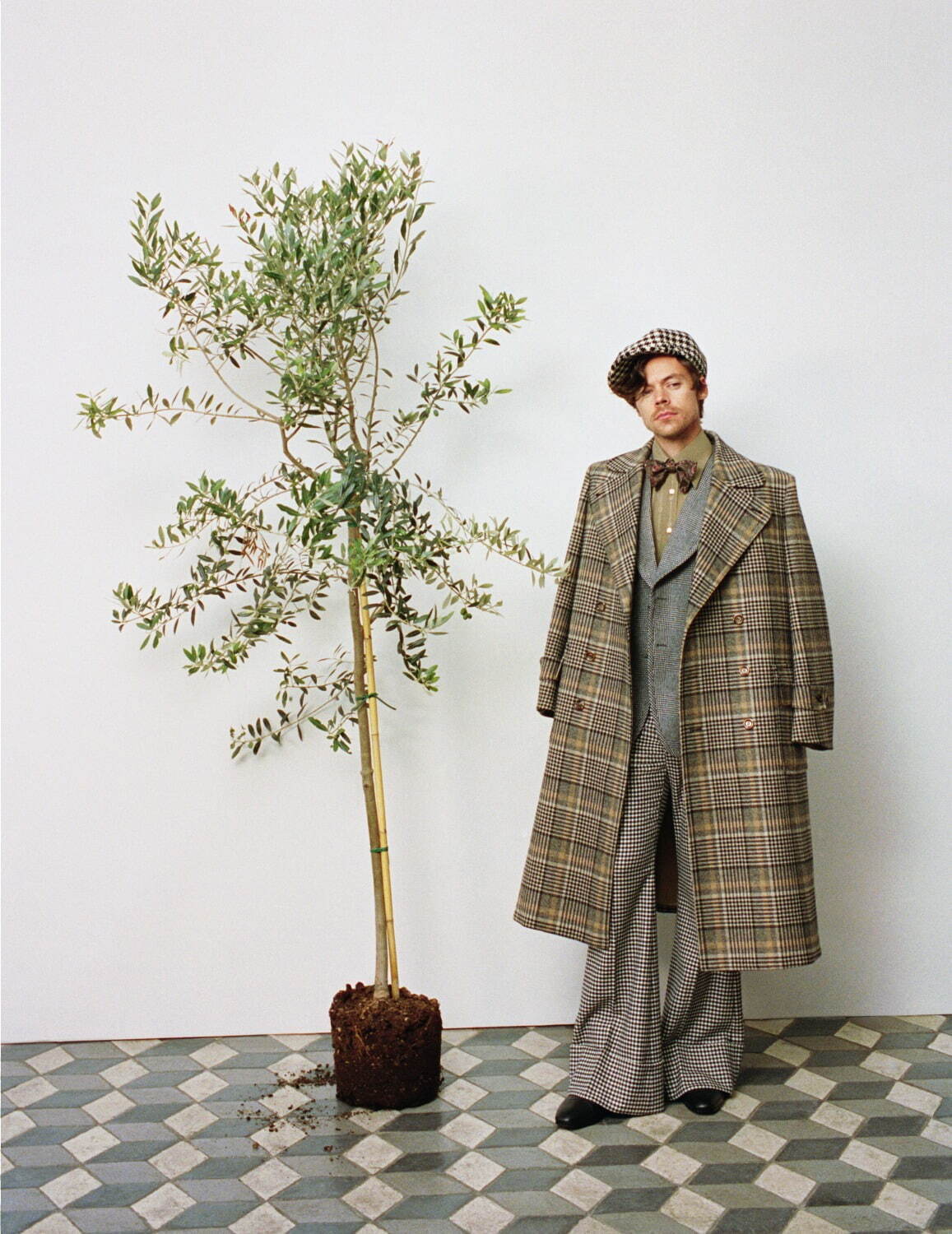 グッチ×ハリー・スタイルズコラボ「グッチ HA HA HA」チェック柄スーツ