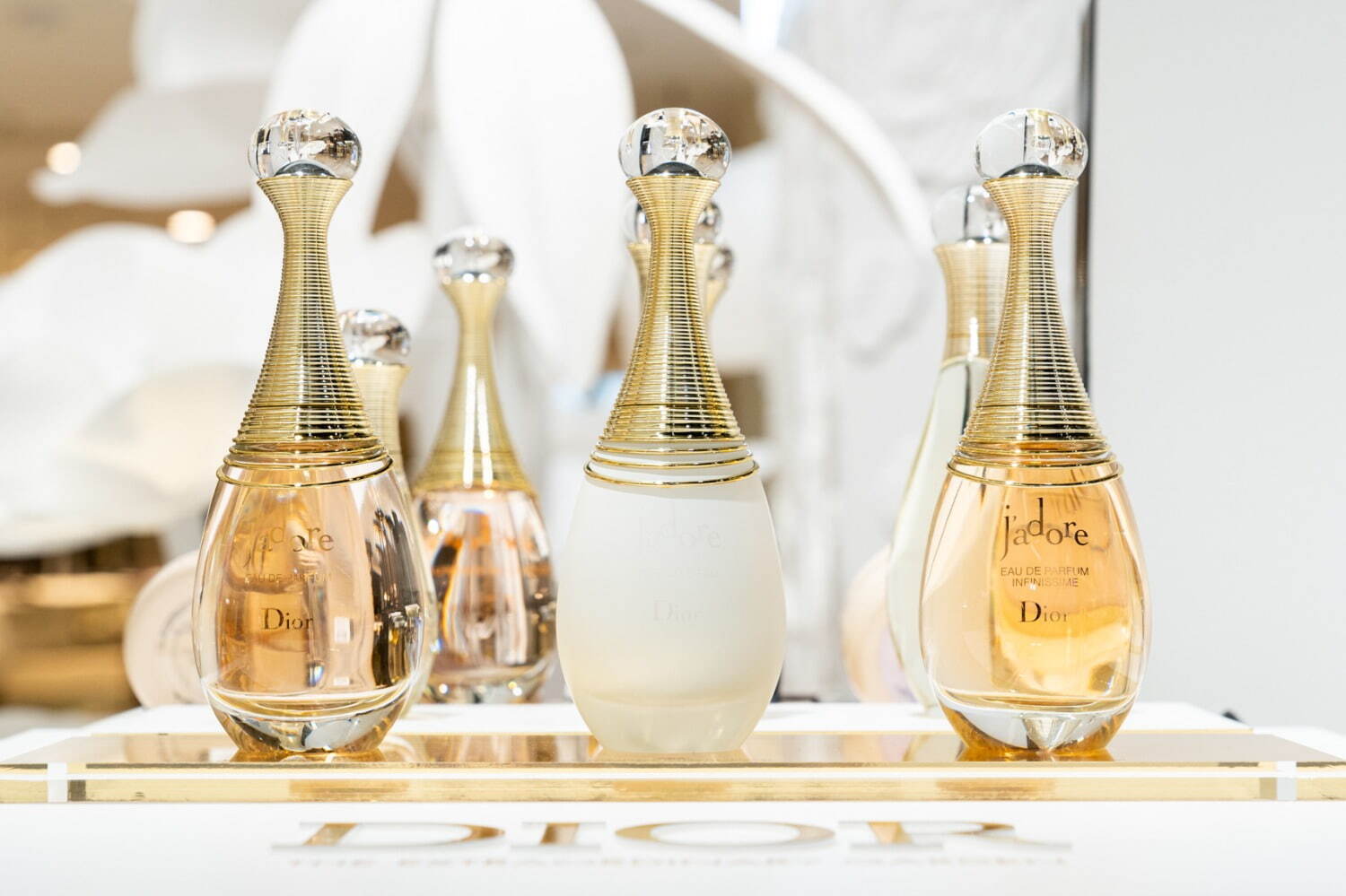 写真11/37｜ディオール「ジャドール」“花と水から生まれた”新