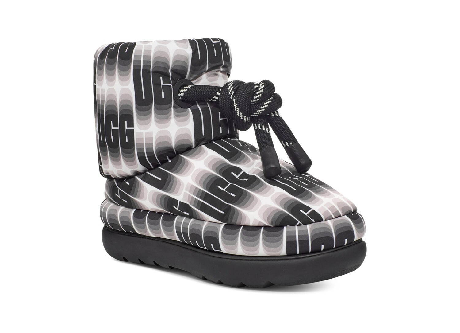 UGG新作“中綿入り”シューズ「マキシ コレクション」メタリックシルバー