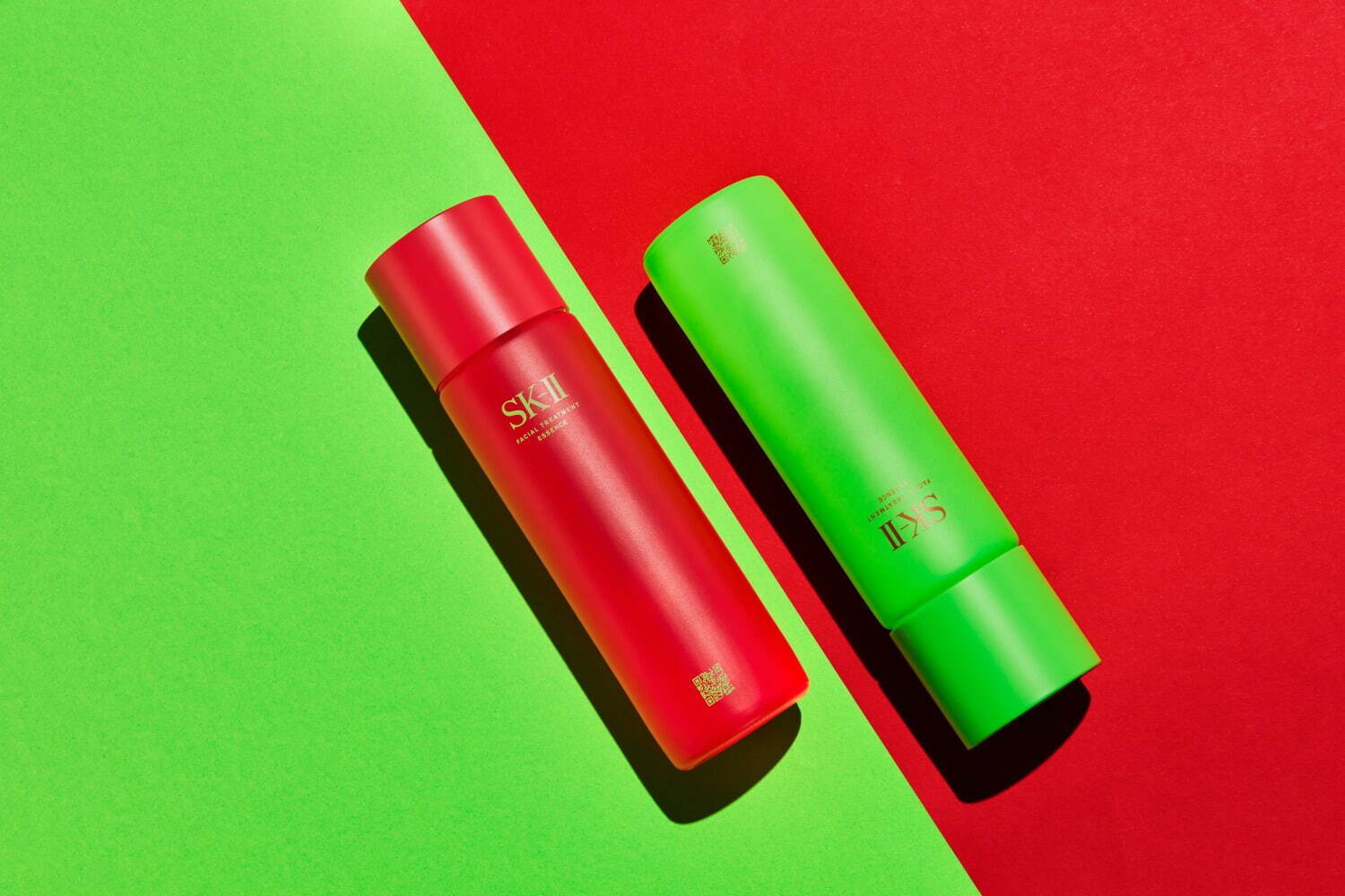 SK-IIの22年クリスマスコフレ第2弾、“人気化粧水現品入り”鮮やかボトル