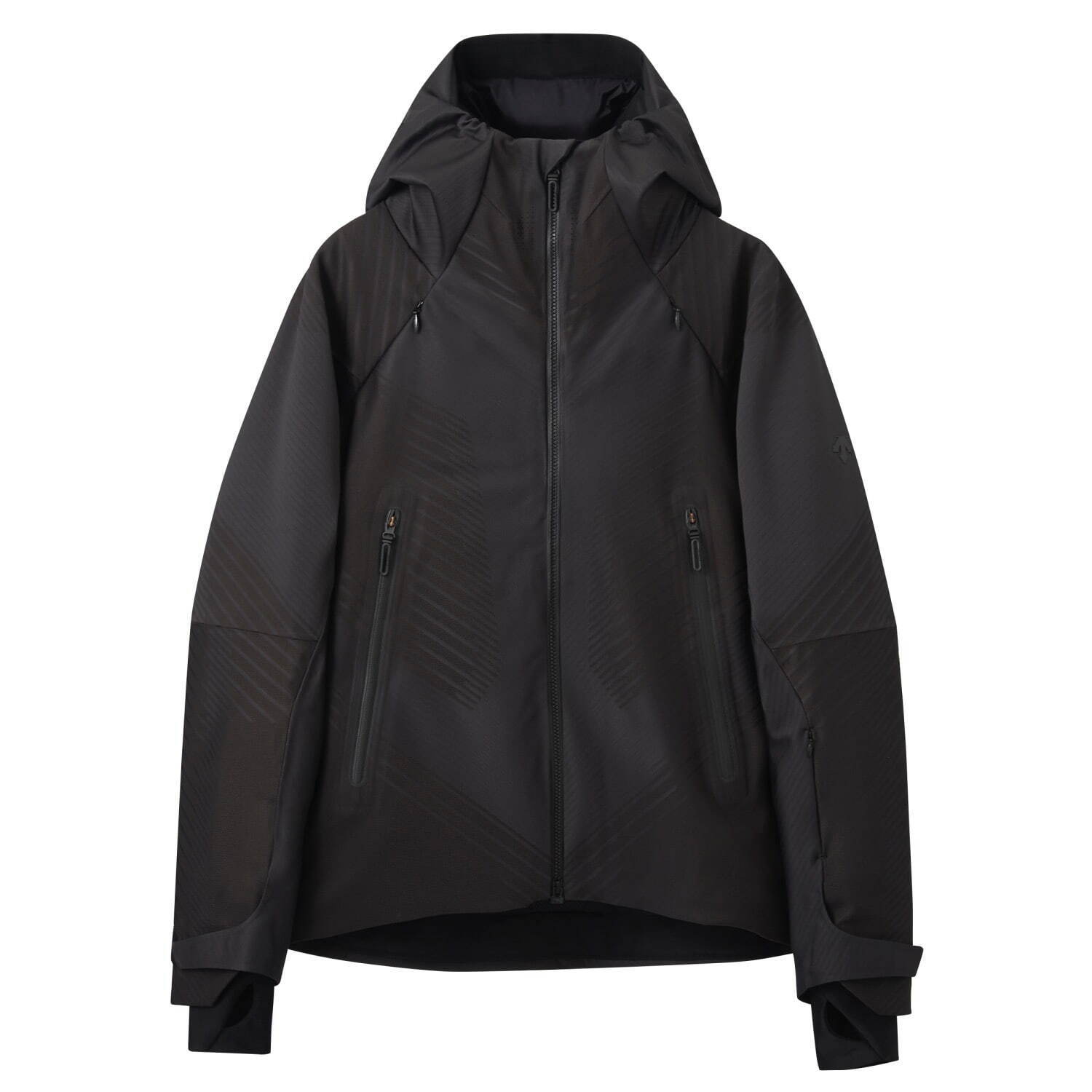 デサントの水沢ダウンジャケット「アルパイン」アクティブシーンでも