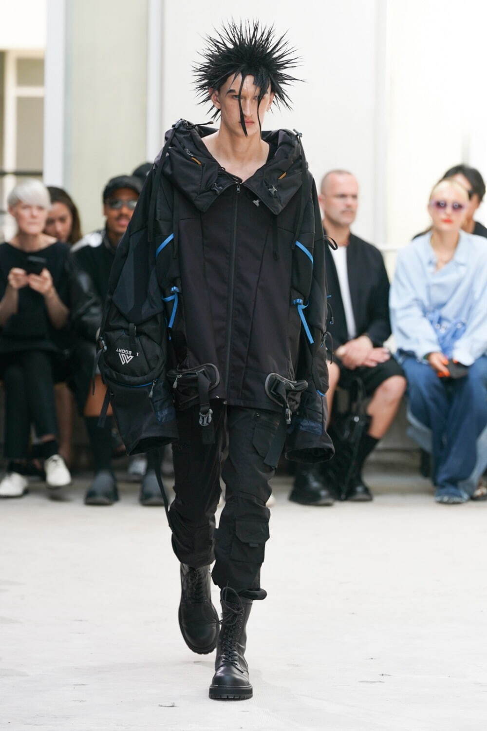 ジュンヤ ワタナベ マン 2024年春夏コレクション - 離れ、重なる二重の