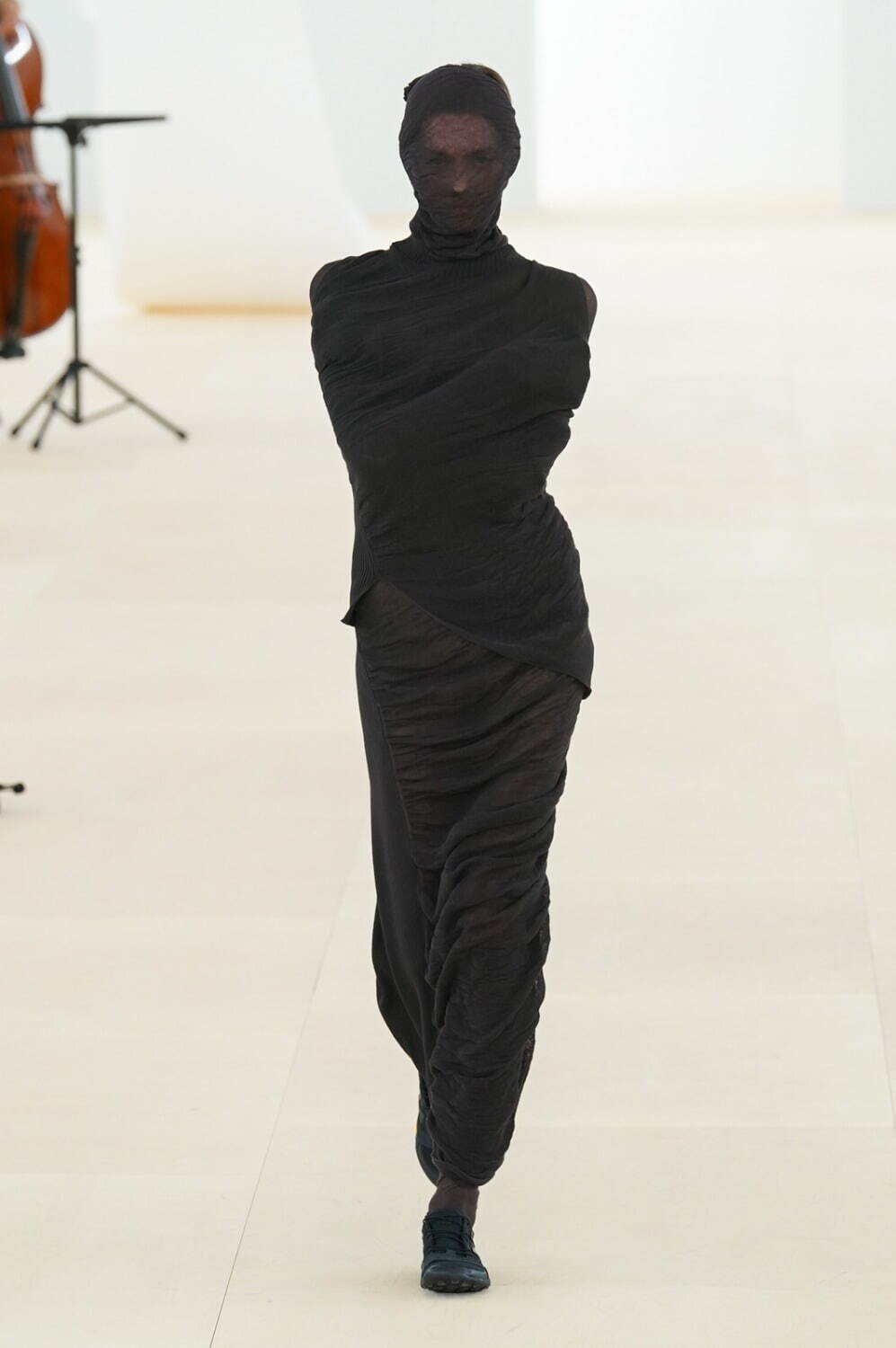 イッセイ ミヤケ 2024年春夏コレクション - 曖昧なものをカタチに