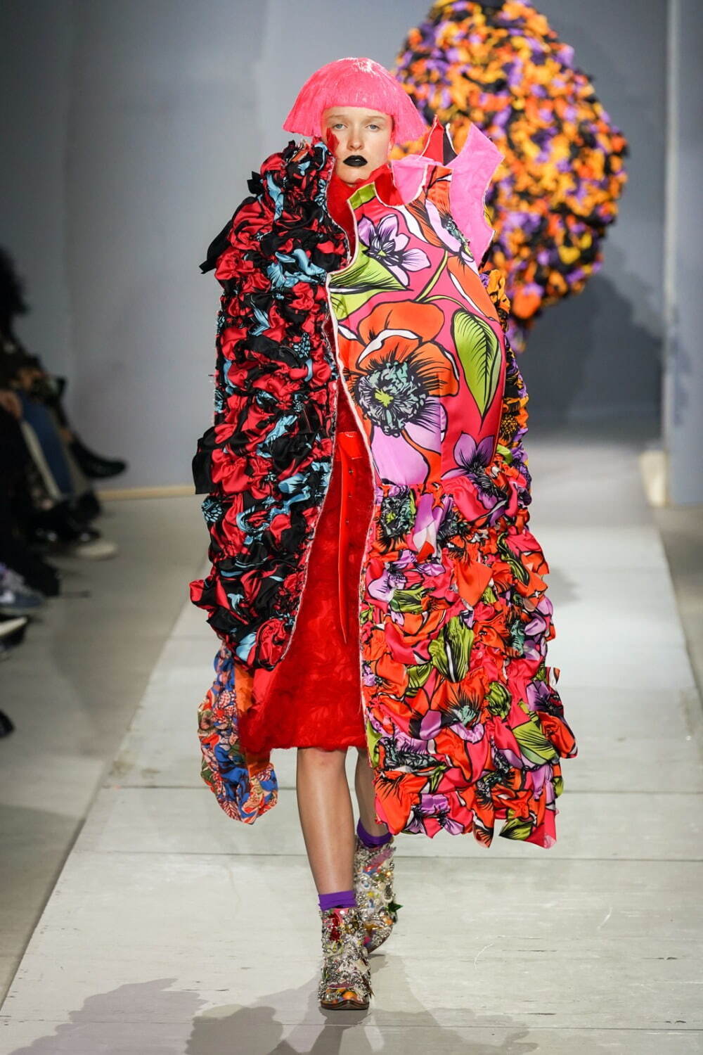 コム デ ギャルソン 2024年春夏コレクション - 色の衝突