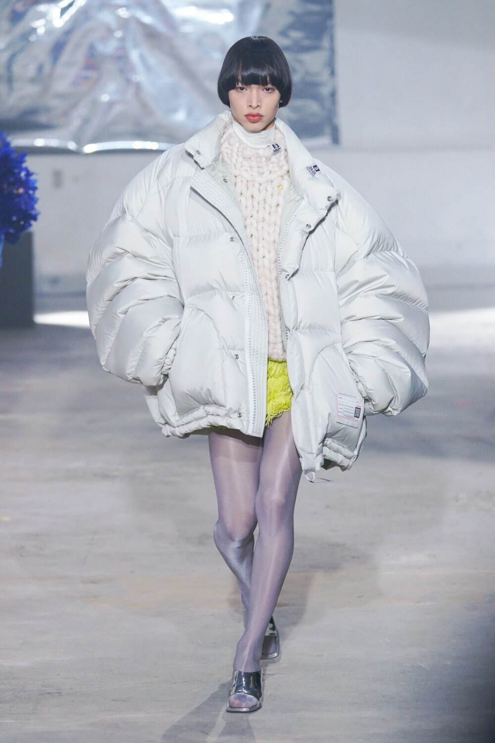 メゾン ミハラヤスヒロ 2024年秋冬コレクション - 都市の廃墟