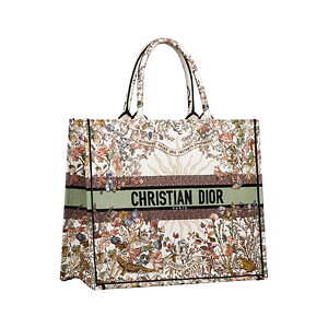 ディオールのアイコンバッグ「ディオール ブックトート」新作、“春夏